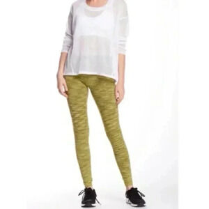 Alo Yoga Airbrush Leggings in Green Heathered Space Dye